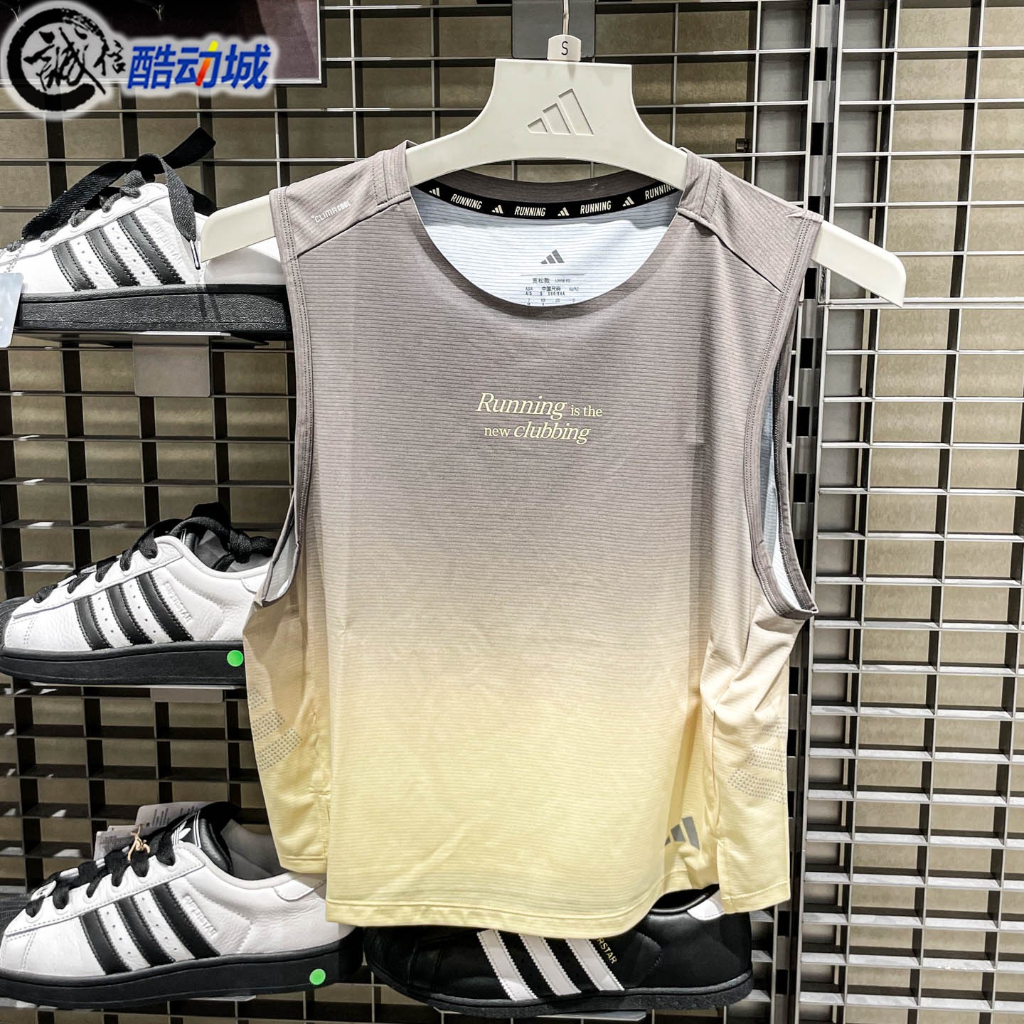 阿迪达斯女子2026新款速干训练健身渐变色跑步运动无袖背心KX4577
