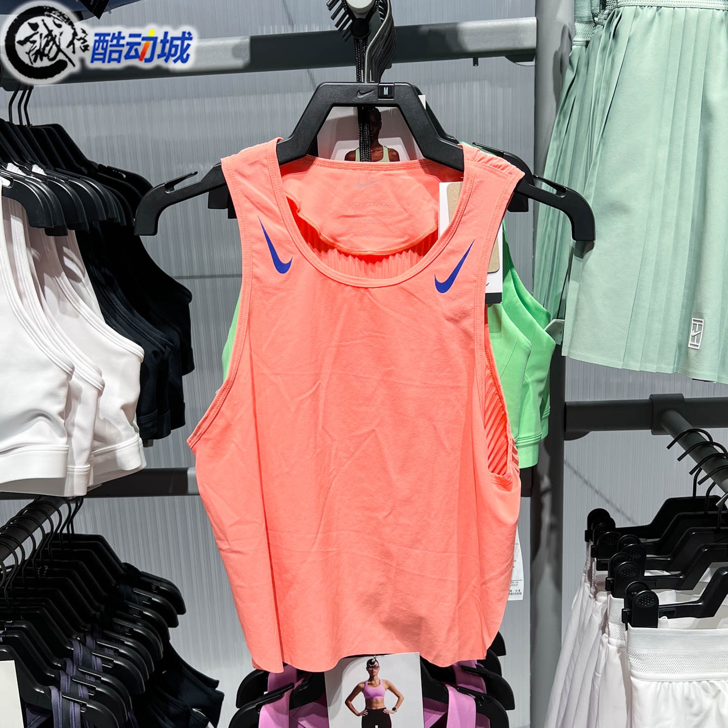 NIKE耐克女装2026秋新款夜跑系列速干修身短款跑步背心FN2714-605