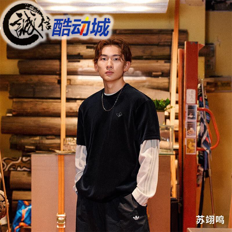 阿迪达斯三叶草天鹅绒运动T恤