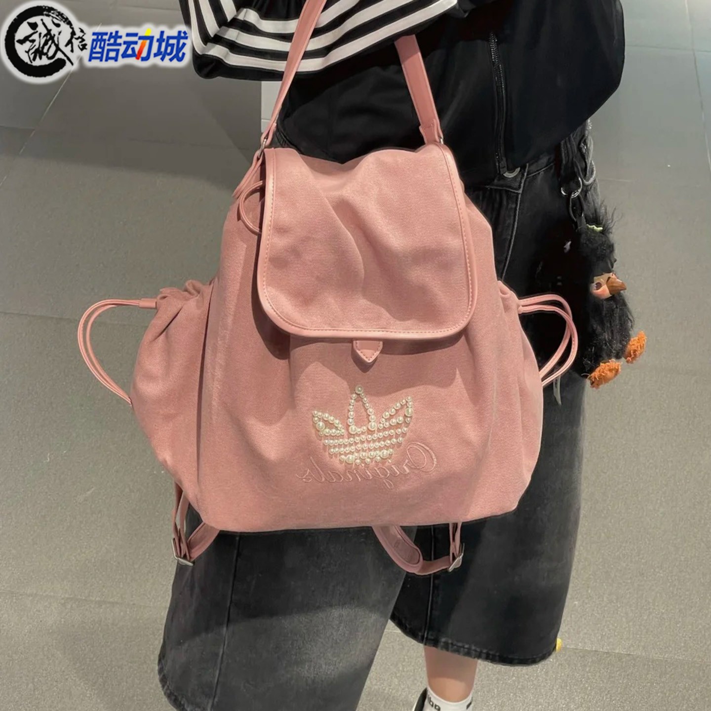 阿迪达斯三叶草女子粉色双肩背包