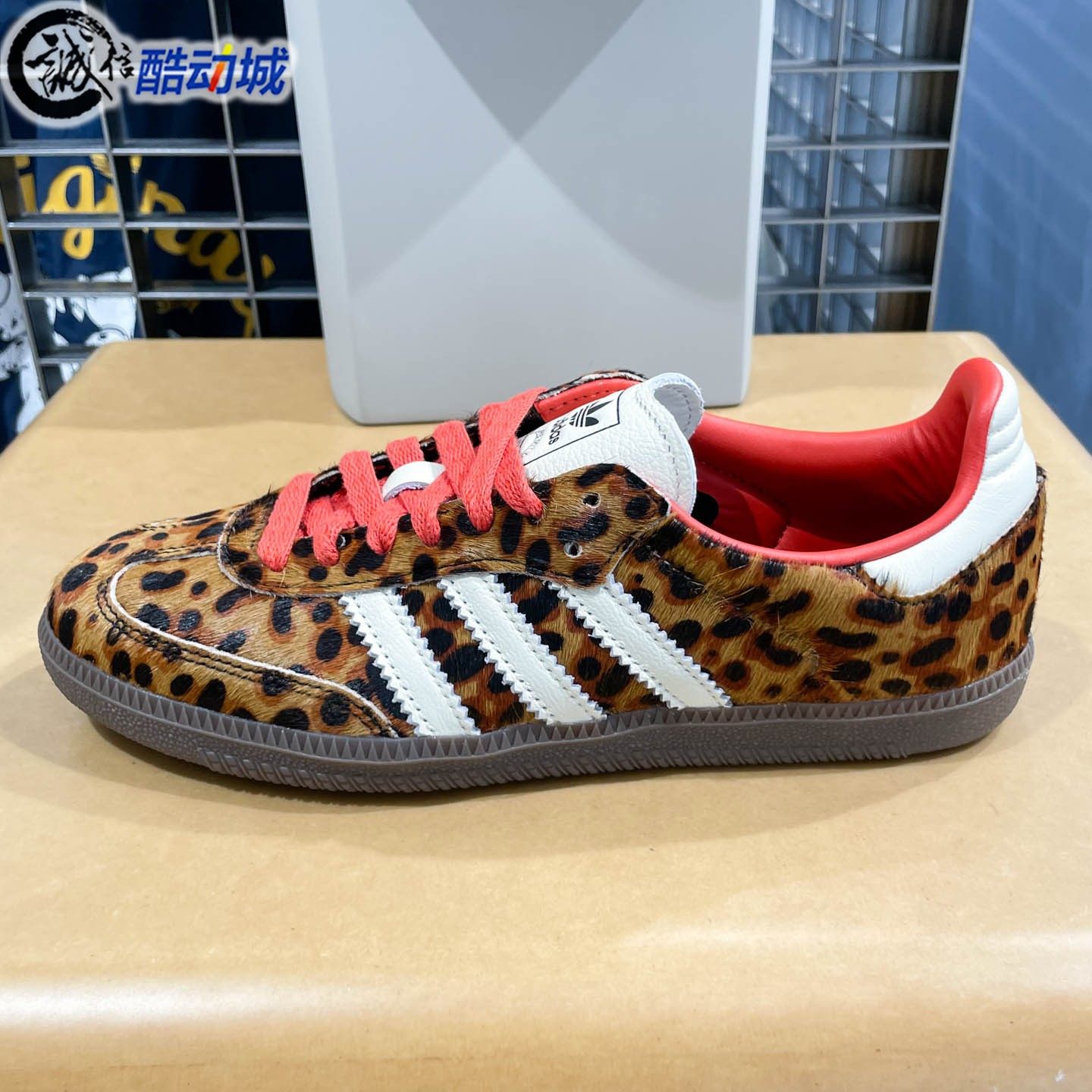 阿迪达斯男女运动德训鞋