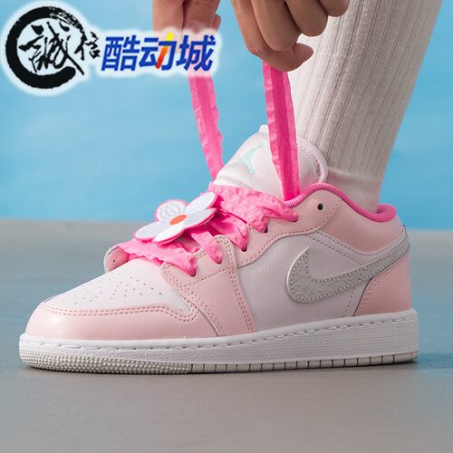 耐克大童AJ1粉色运动鞋