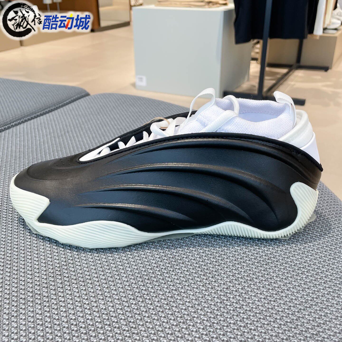Adidas阿迪达斯秋季新品「黑白绅装」哈登9专业男子篮球鞋 JQ9137
