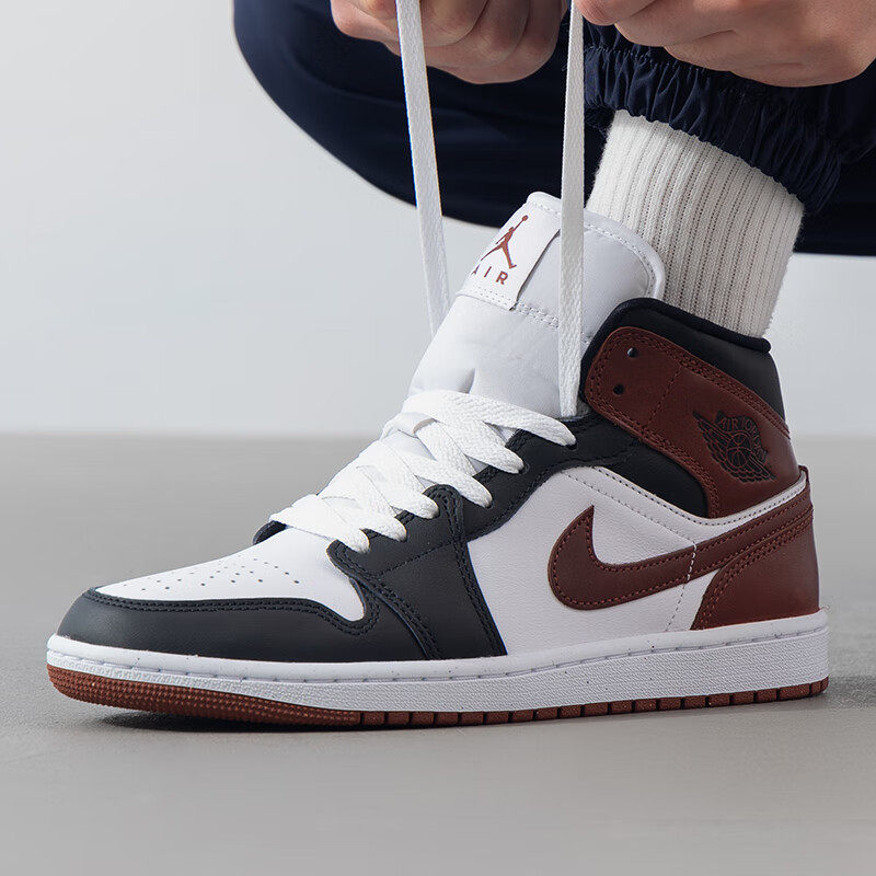 耐克男子2025春季新款AJ1经典中高帮篮球鞋运动休闲鞋 HF3216-102