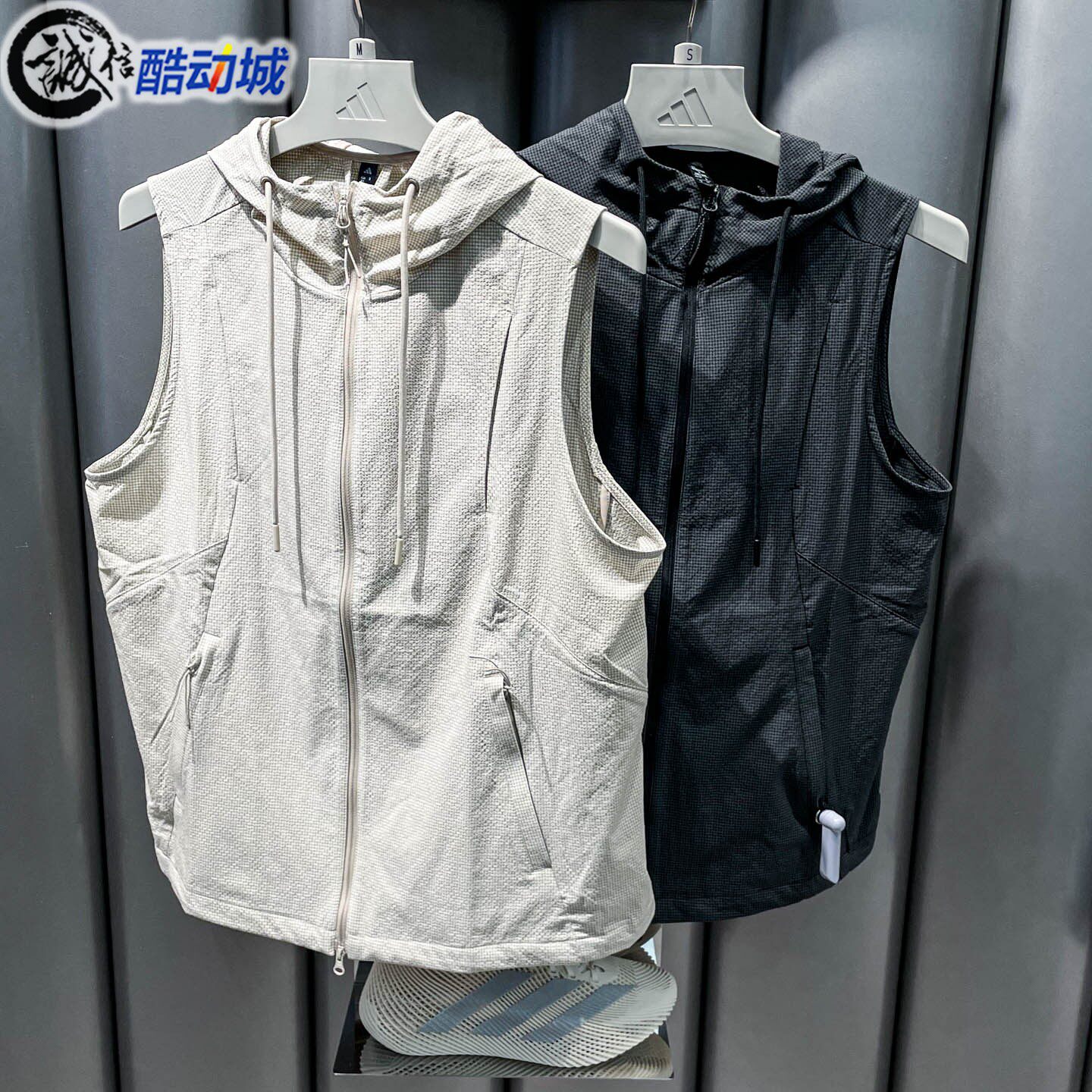 Adidas阿迪达斯女子2026秋新款休闲梭织连帽无袖马甲KY7833KY7835