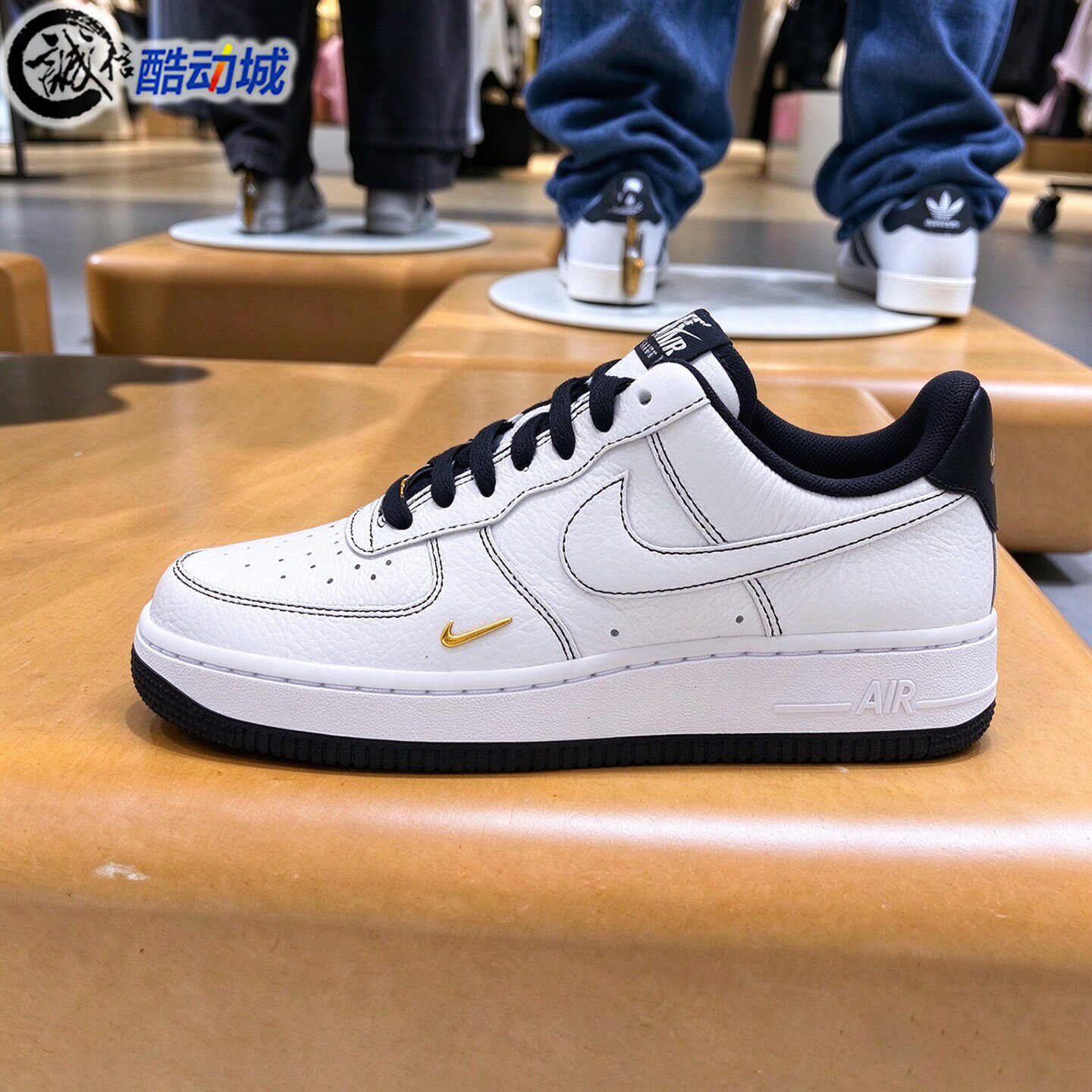 Nike耐克女子AIR FORCE 1 07空军一号黑白运动休闲板鞋IB6543-101