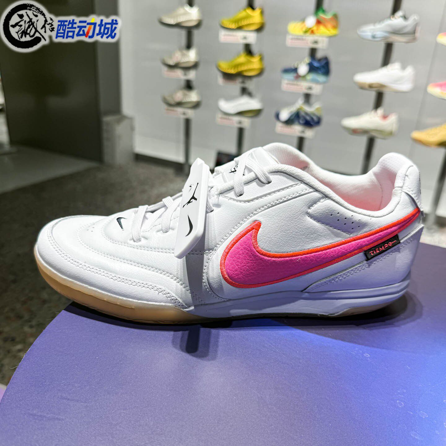 Nike耐克男2026秋破阵·天迫系列IC室内球场低帮足球鞋IQ2389-901
