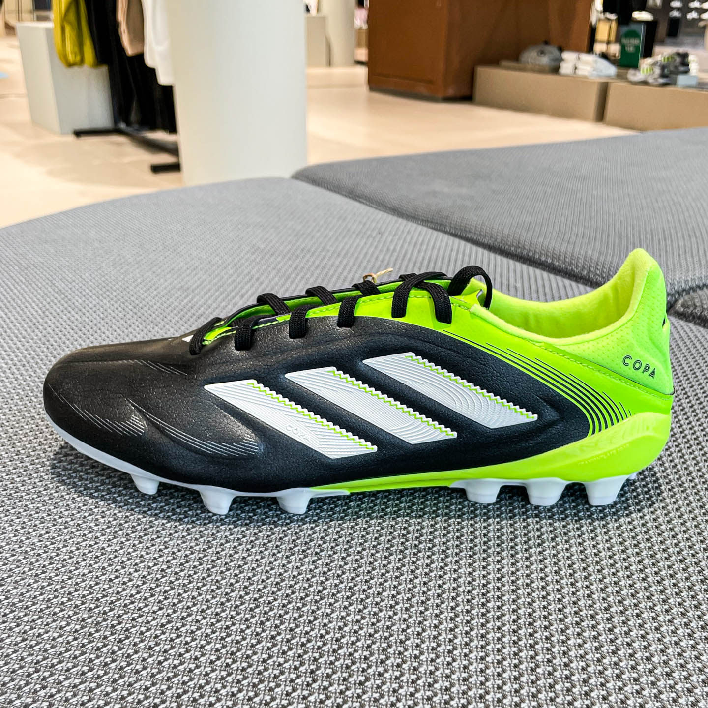 阿迪达斯男子2025新款人造草皮2G/3G中端AG短钉运动足球鞋 JR2864