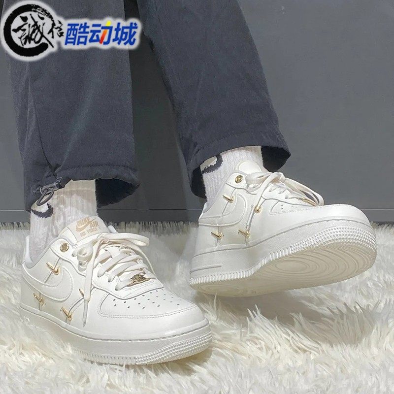 耐克女鞋春新款AIR FORCE 1空军一号低帮运动休闲板鞋 FV3654-111