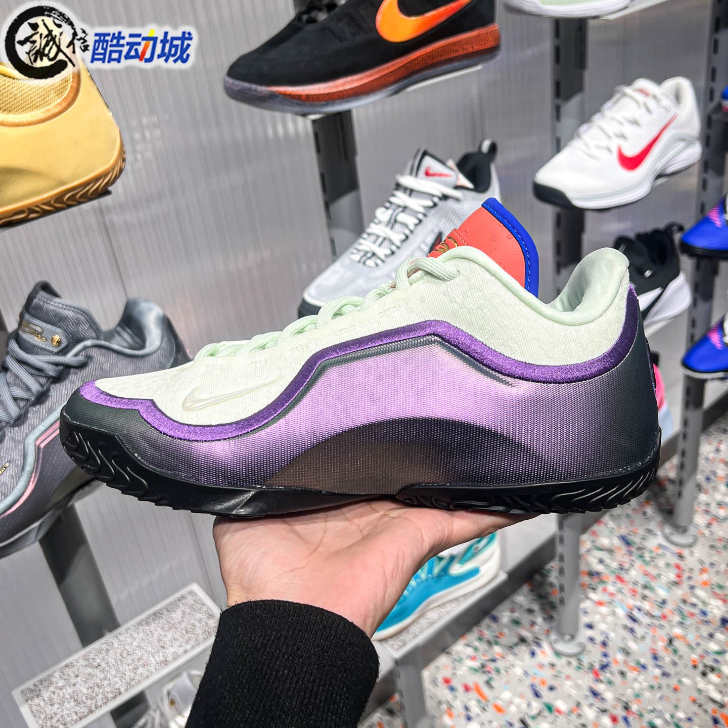 Nike耐克2026春新款詹姆斯男子经典拼色回弹缓震篮球鞋IH1514-700
