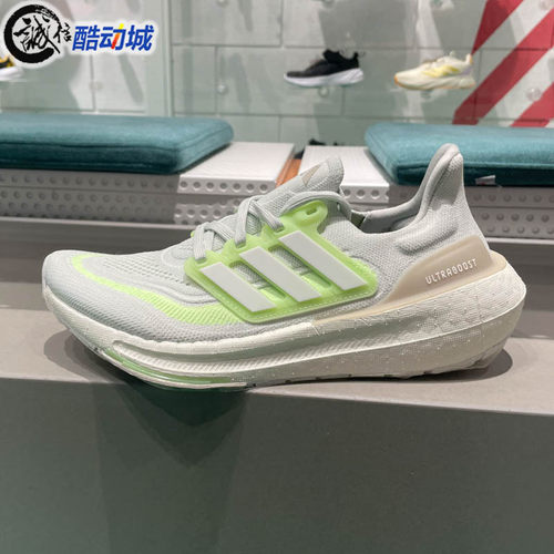 阿迪达斯透气网面跑步鞋