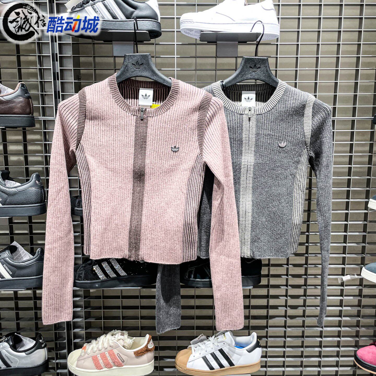 阿迪达斯三叶草女子2026春季经典紧身运动开衫毛衣 KR5037 KR5038