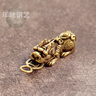 黄铜貔貅咬钱钥匙扣招财神兽小铜器挂件个性汽车钥匙链挂饰地摊货