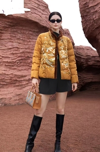 典云间2025冬季新品国风棉服刺绣盘扣新中式羽绒服女