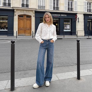 南油品质2026春新款法式浪漫蕾丝镂空衬衫女气质宽松显瘦长袖上衣