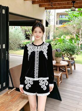 2026早秋丝绒蕾丝短裤套装女