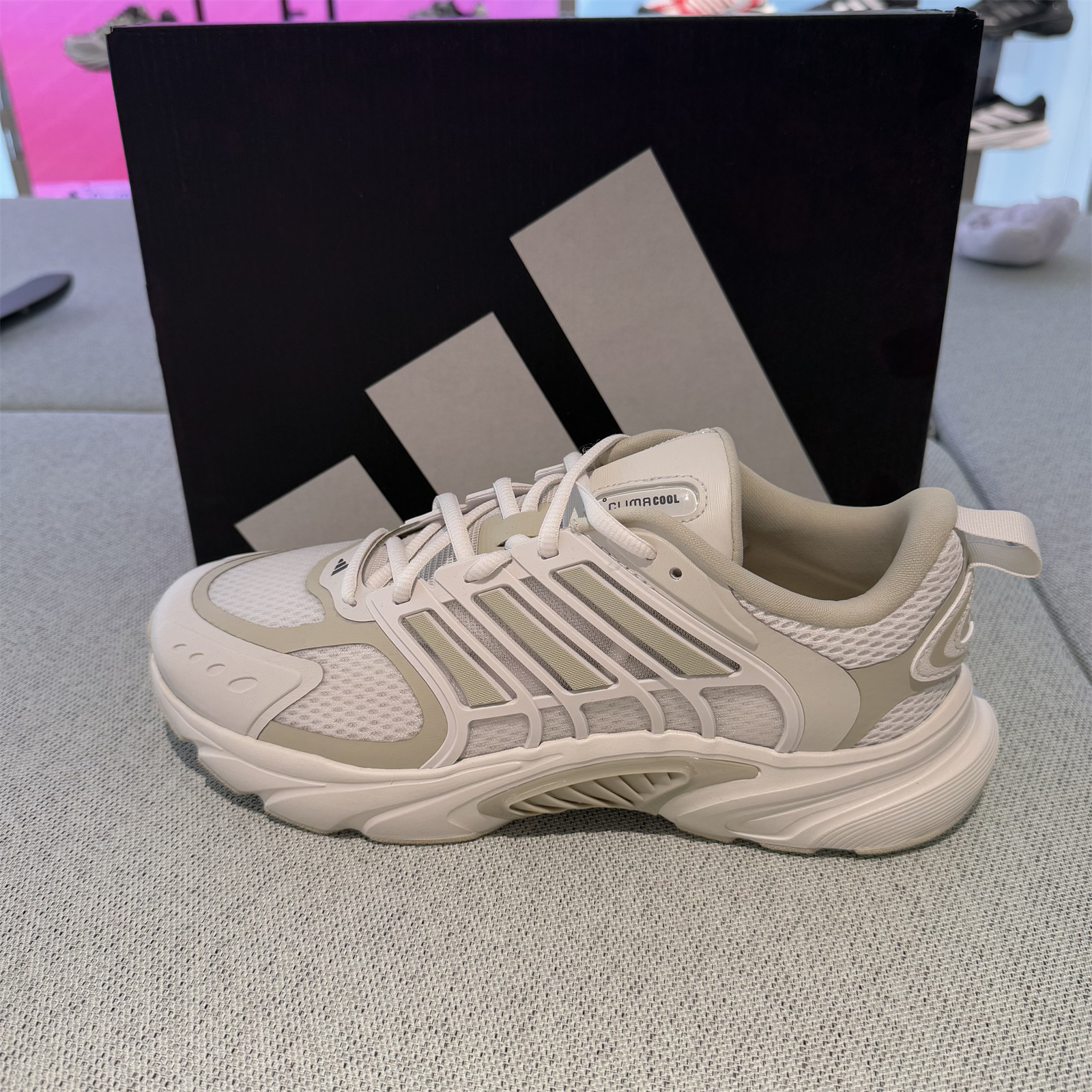 阿迪达斯男女清风跑步运动鞋