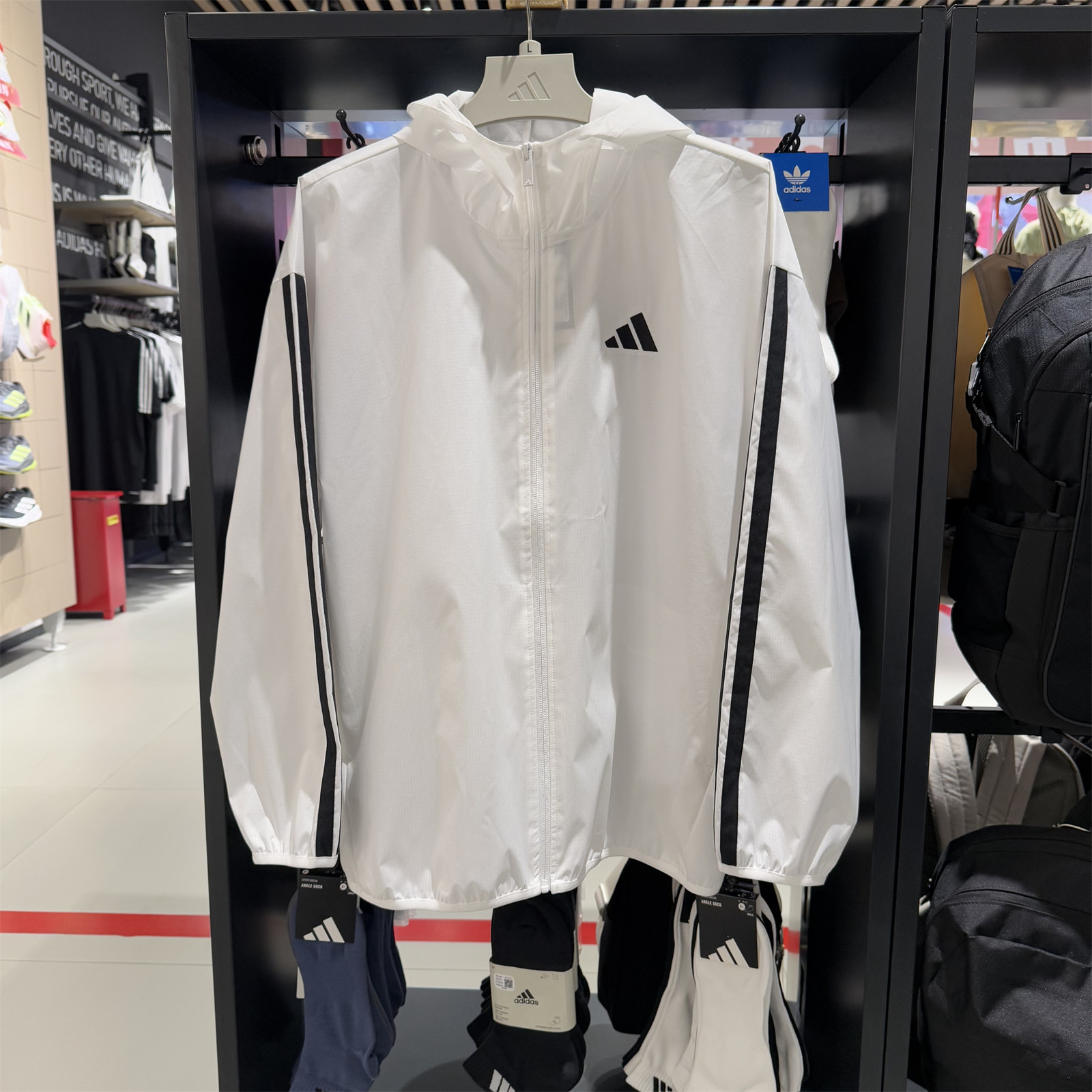 Adidas阿迪达斯男子休闲外套防风防晒衣2025春夏运动薄夹克JF3682