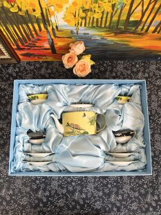 现货 礼盒装Wedgwood漫游仙境睡莲Waterlily骨瓷茶壶+4杯碟茶具组