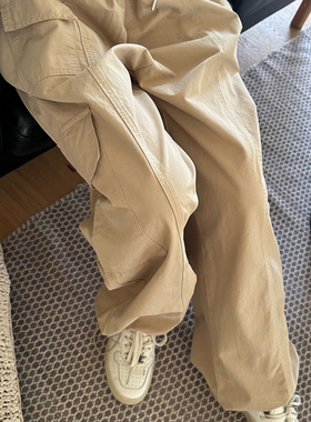 阿秋卡其色工装风阔腿裤抽绳束脚裤女2026春古美式高腰宽松休闲裤