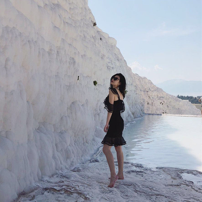 海边露背沙滩裙巴厘岛泰国度假裙飞飞袖蕾丝荷叶边吊带修身连衣裙