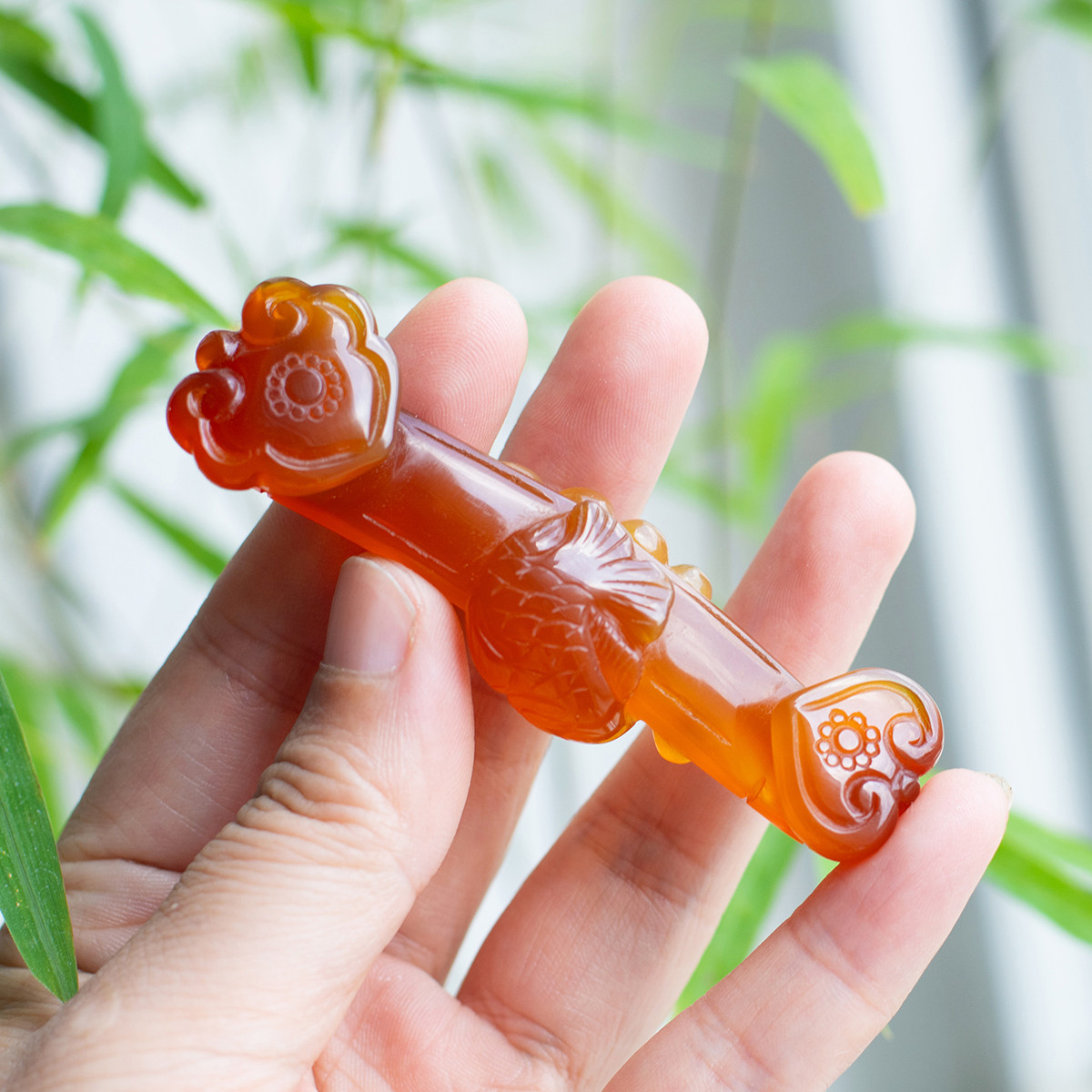 天然红玛瑙如意大号手把件挂饰