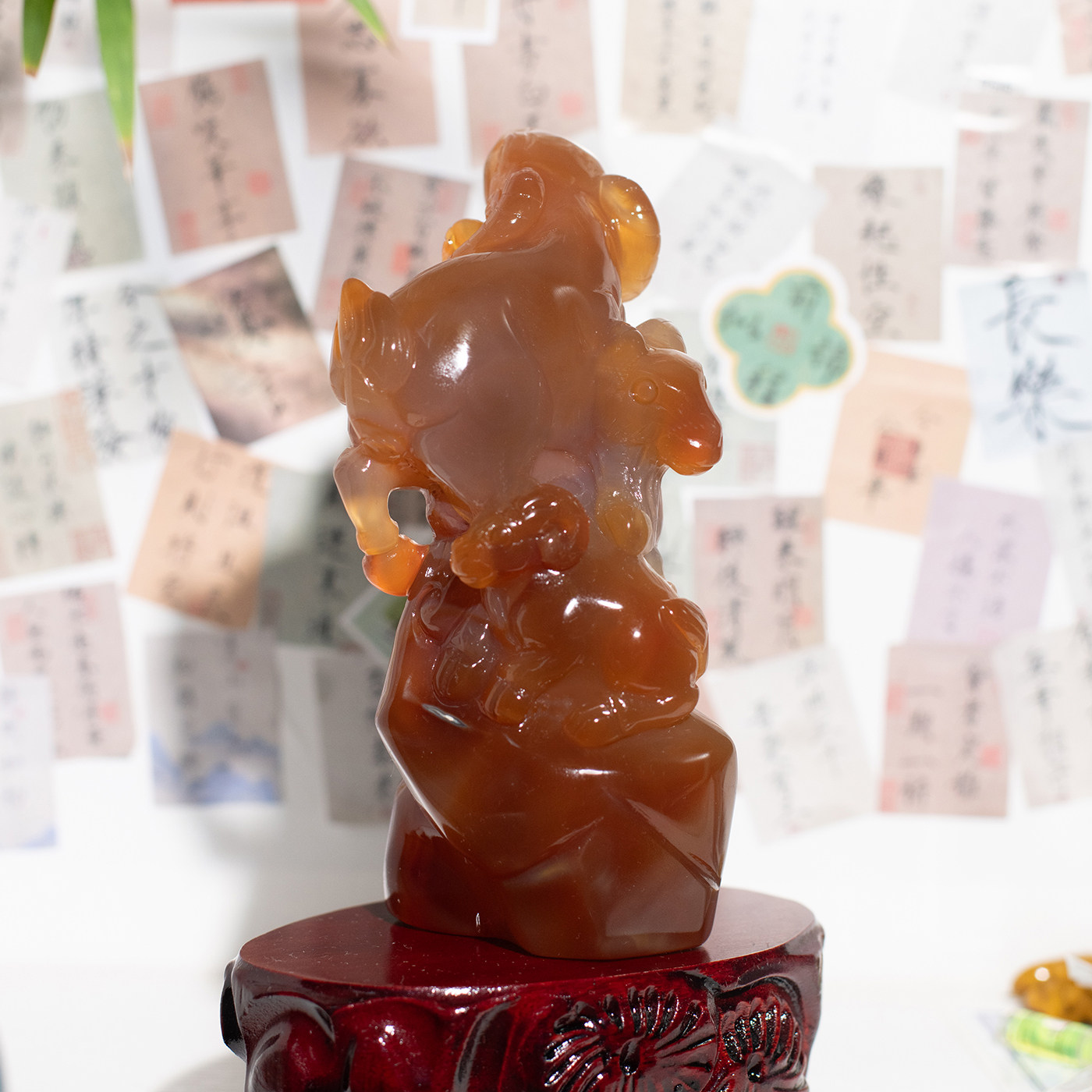 天然玛瑙三羊开泰生肖羊雕刻摆件