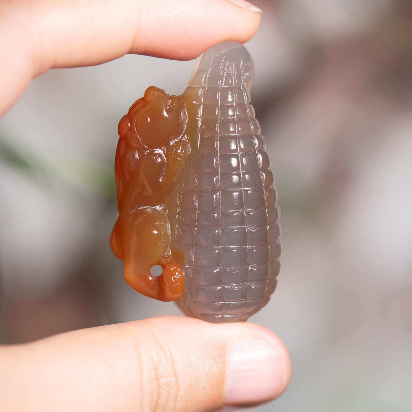 天然玛瑙俏色巧雕包你发财吊坠