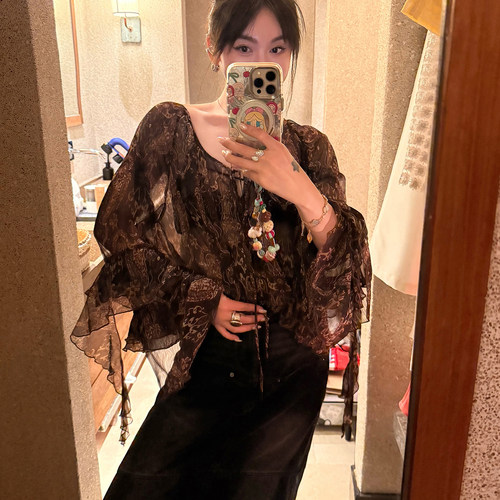 洋气新店REDMEMORY太懂了！女神感天花板 柔美轻盈花影衫