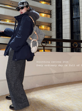 洋气新店REDMEMORY浪漫赴约 轻盈不压身 暖fufu花苞抽褶羽绒服