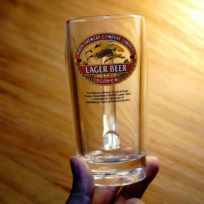 日本进口KIRIN麒麟LAGER BEER兰格啤酒杯红标玻璃杯扎啤杯带把手