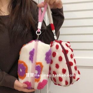 彩色毛绒花朵化妆包女便携拉链收纳包补妆袋小号手提包