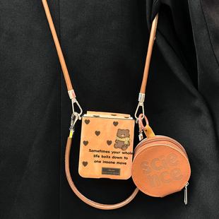 卡通英文小熊零钱包适用华为新款nova flip手机壳摩托罗拉razr50/40 ultra棕色复古皮纹小折叠屏保护套带挂绳