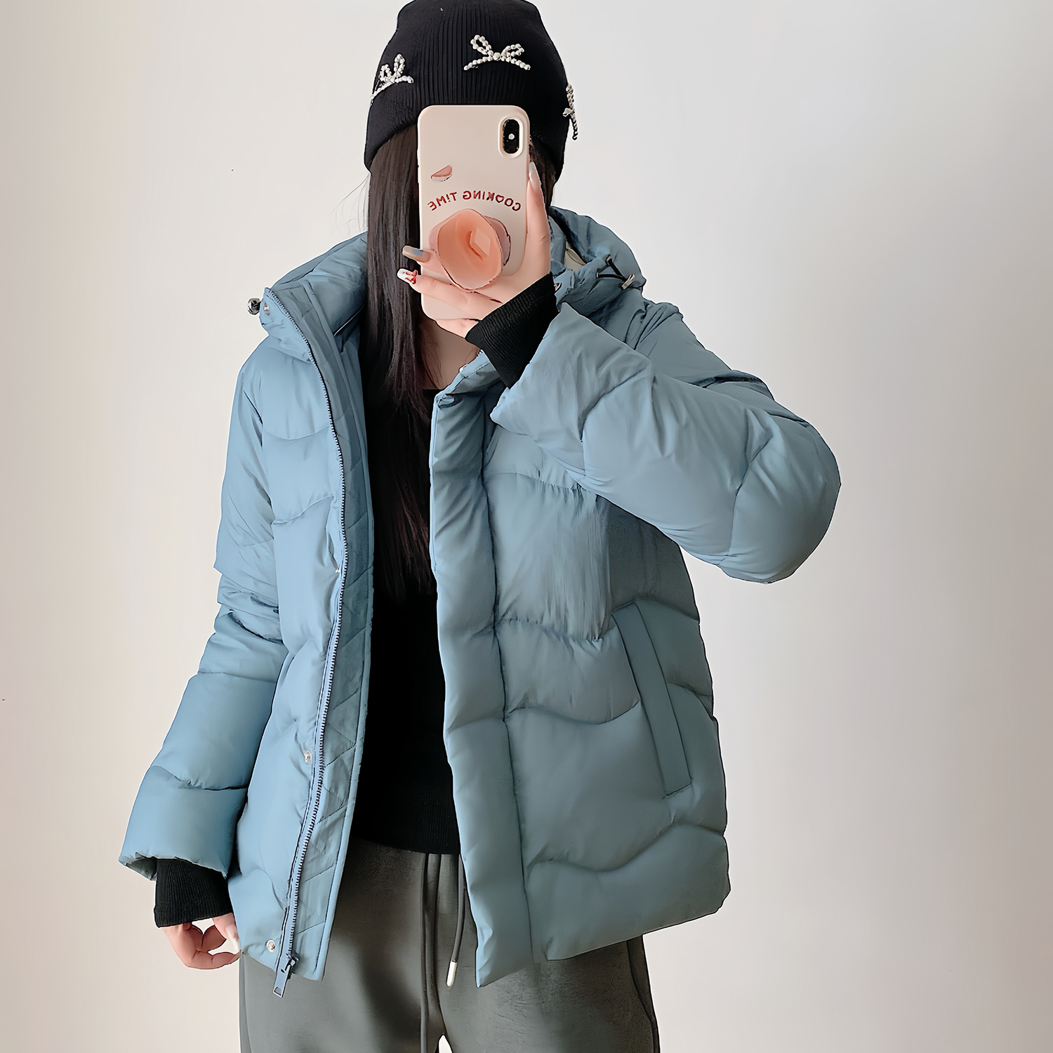 25冬玛汀 柔韵水波纹衍缝 密可柔20D90鹅绒小A合身连帽羽绒服女