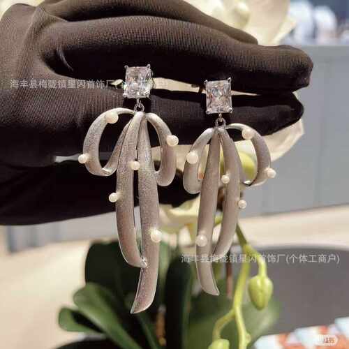 HEFANG何方气泡方糖飘带耳环