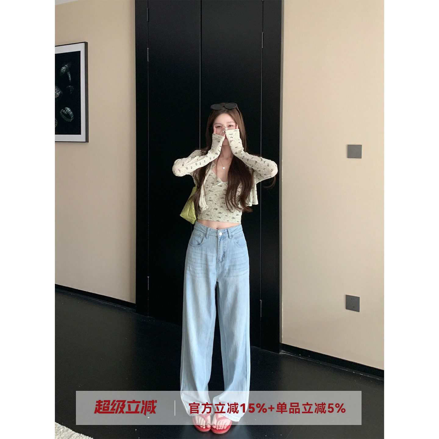 浅蓝直筒水洗休闲牛仔裤图片