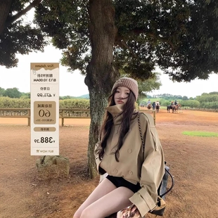 陈佳楠NNS Ac*e25秋季新款英伦风 设计感立领短款韩系风衣外套女