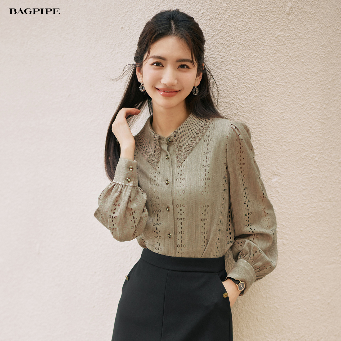 风笛2025秋季新款复古衬衫女蕾丝翻领镂空气质小衫百搭长袖上衣