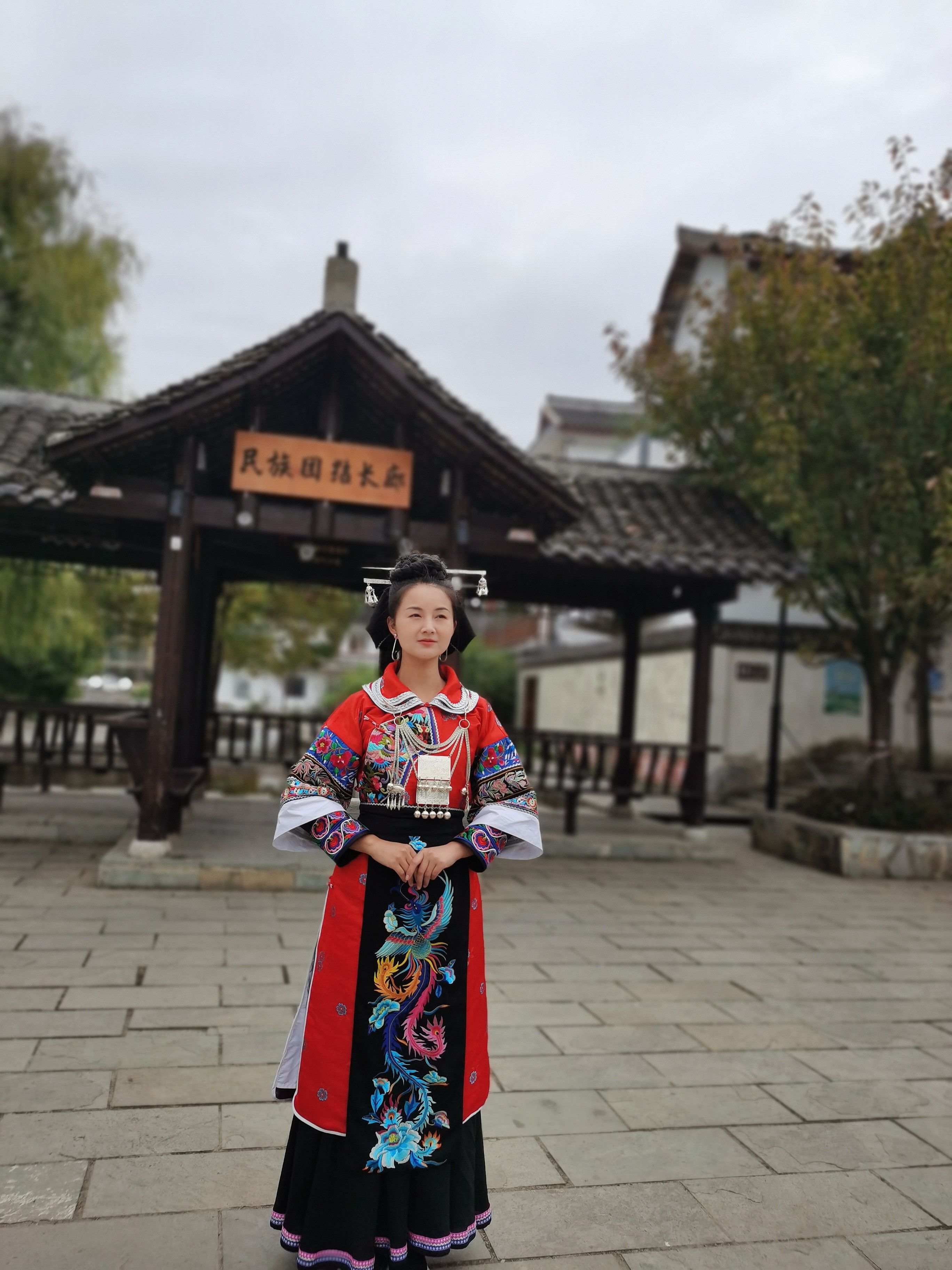 穿青人传统服饰红色盛装(不含银饰斤假发髻)