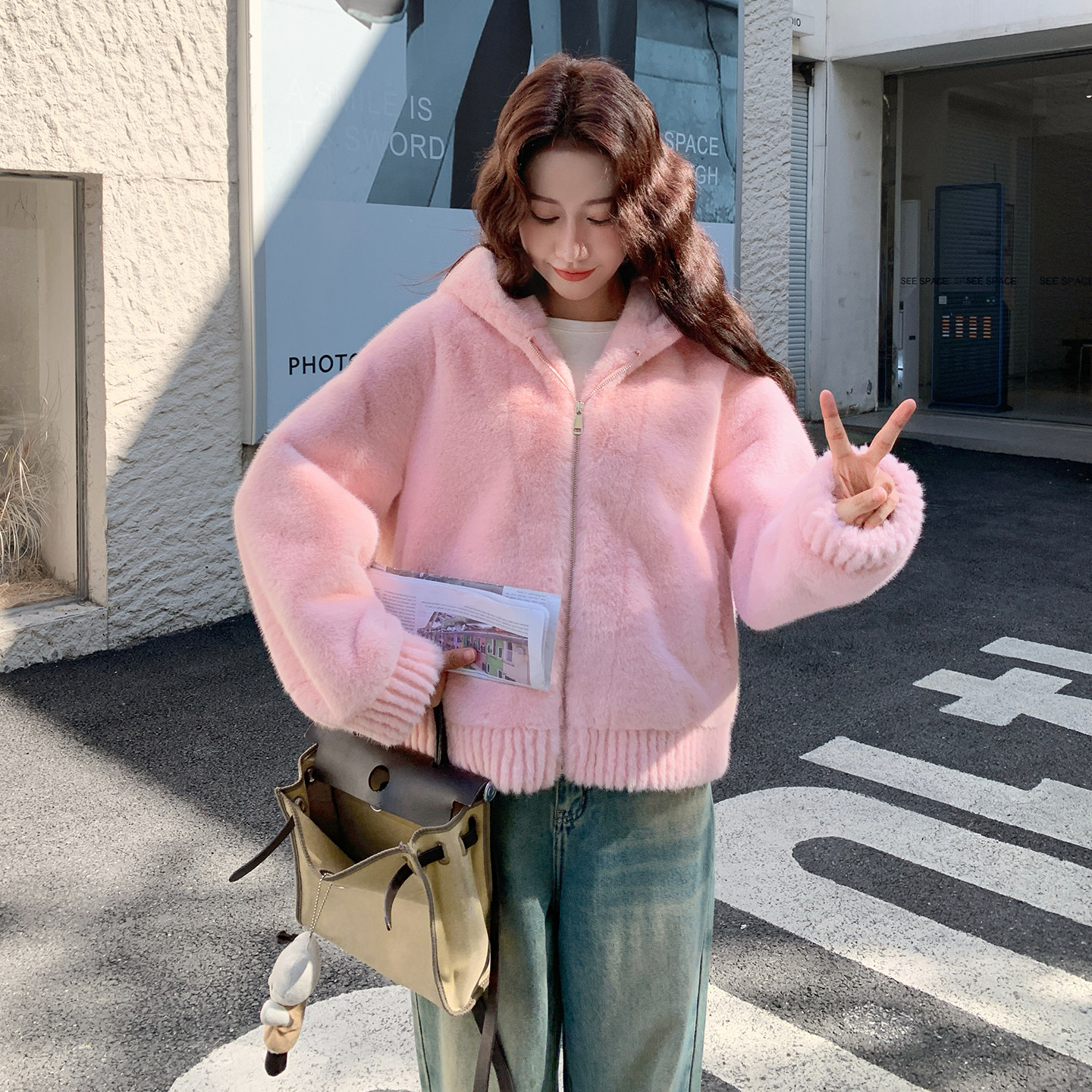 粉色连帽皮毛一体毛毛外套女2026冬季新款小个子巨好看加厚外套,女装毛呢外套,莘蕾
