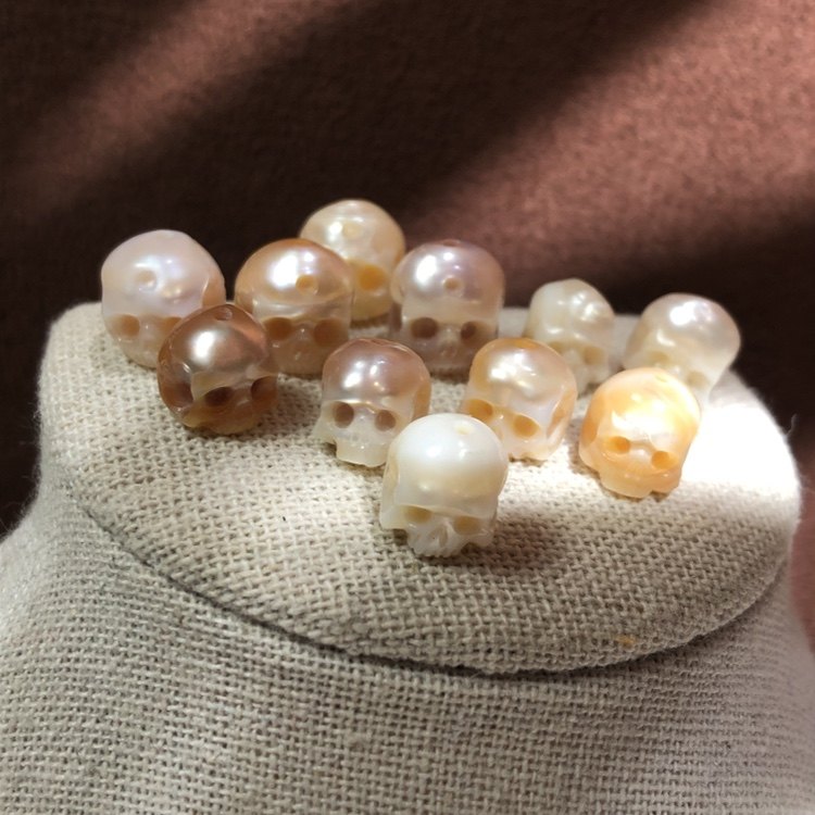 《暗黑使者》雕刻珍珠真珍珠骷髅图案,手工打造,粒粒精选