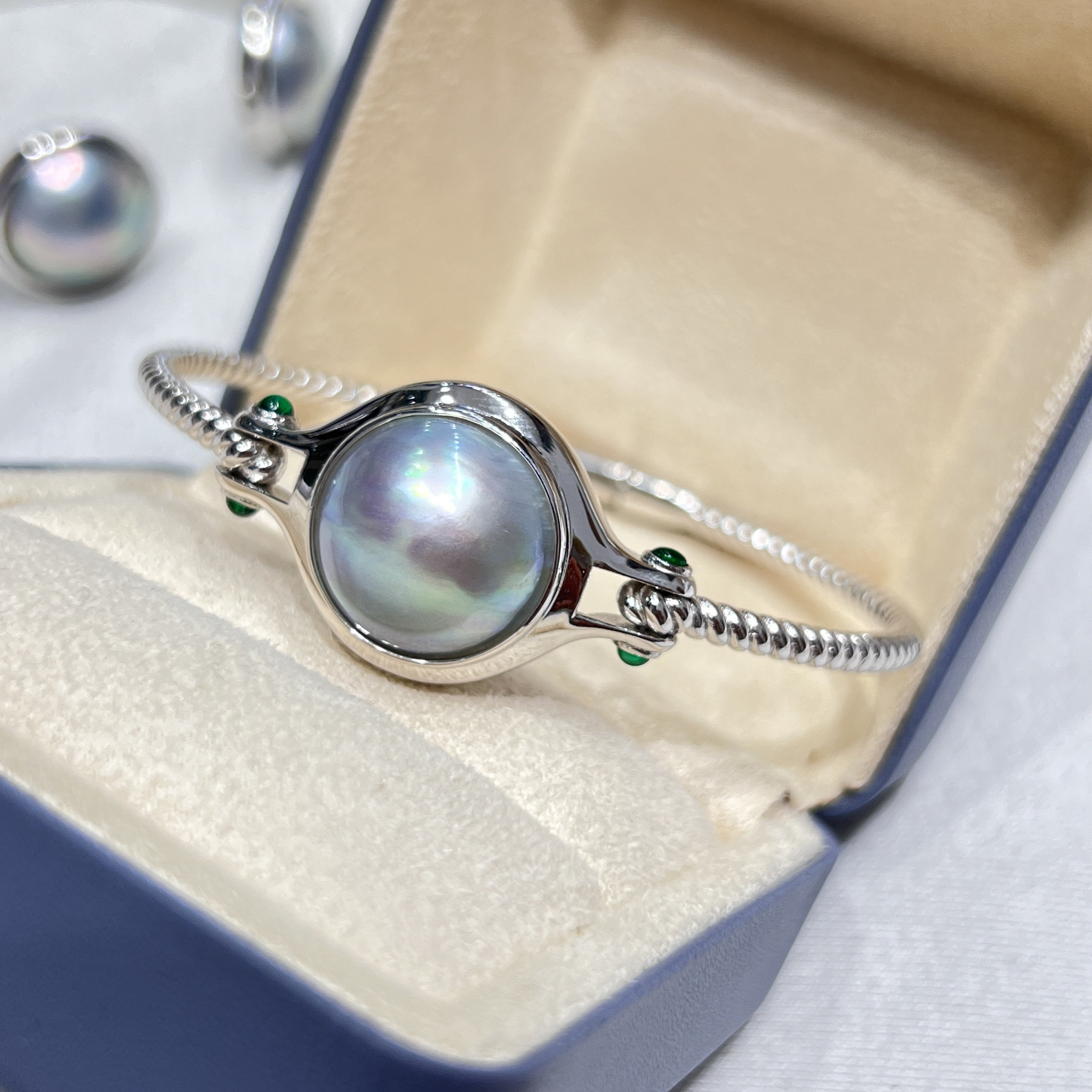 BV风海水马贝珍珠磁吸S925银厚银复古女神手镯麻花法式宫廷风仙境