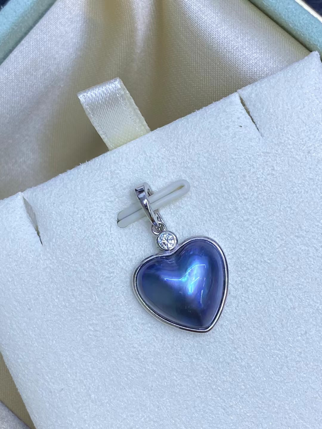 可爱王妃奶油白孔雀蓝爱心14mm桃心海水马贝珍珠s925银万能扣吊坠