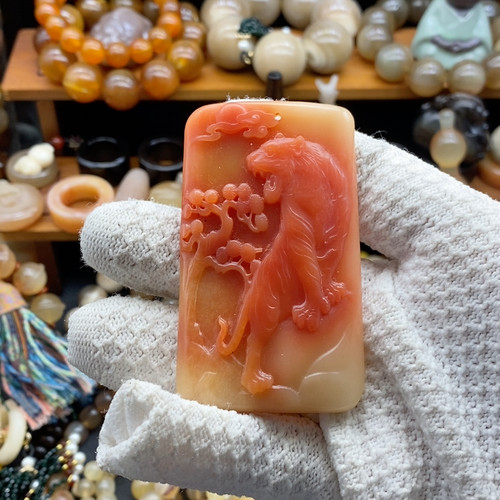 骆驼骨虎牌项链吊坠