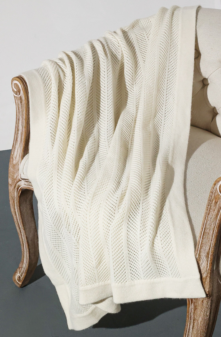 纵享柔糯！北欧柜款山羊绒蜂巢镂空办公室午睡休闲家居盖毯KAKA特