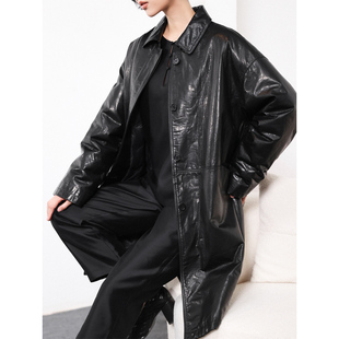 KAKA米兰走秀高定油蜡牛皮鹅绒翻领酷飒大女主中长皮衣风衣羽绒服