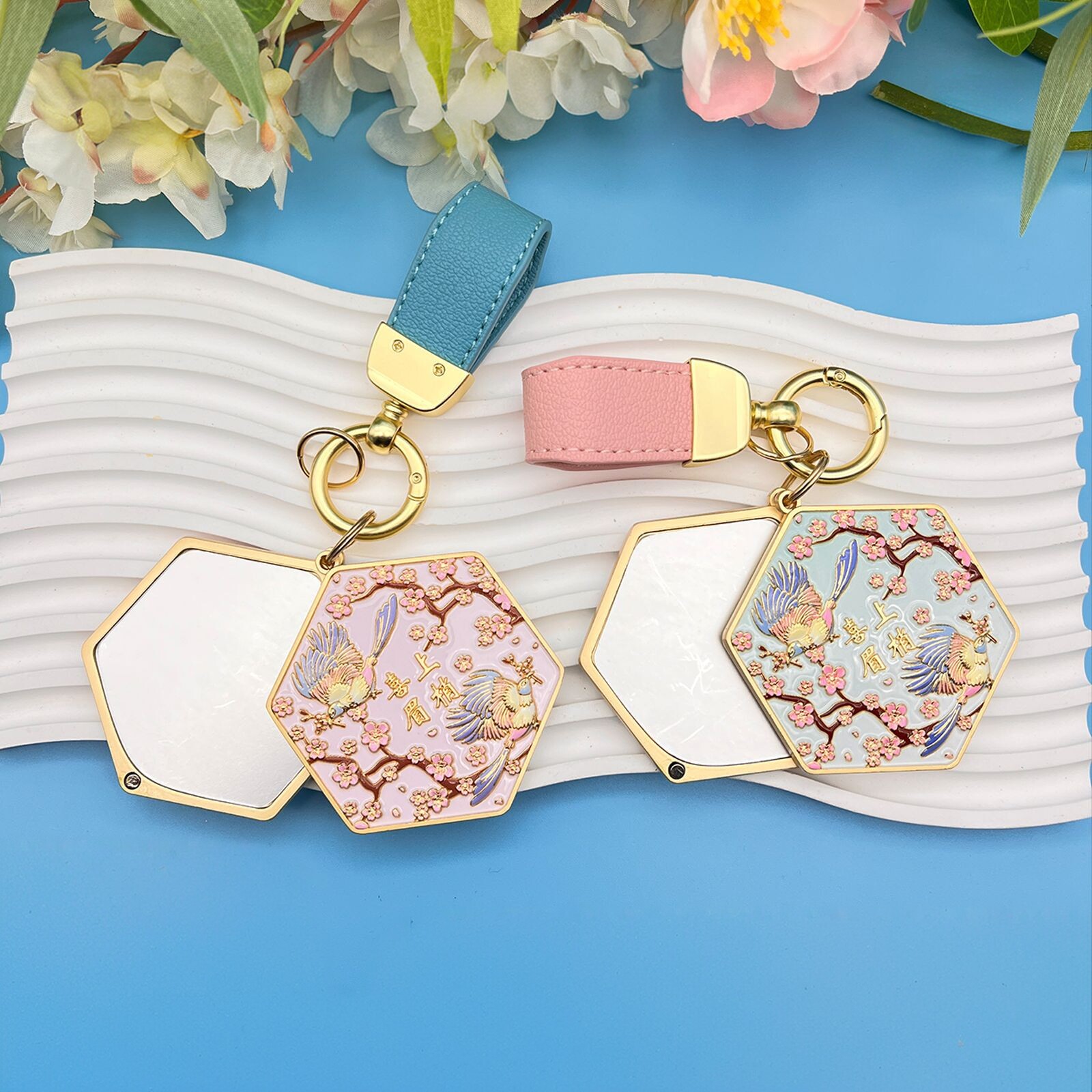 小羊皮钥匙扣文创意随身化妆镜冰雪金属翻盖镜熊猫迷你手持小镜子,节庆用品/礼品,文化创意化妆镜,淘宝优惠券,粉丝福利购,淘宝优惠卷