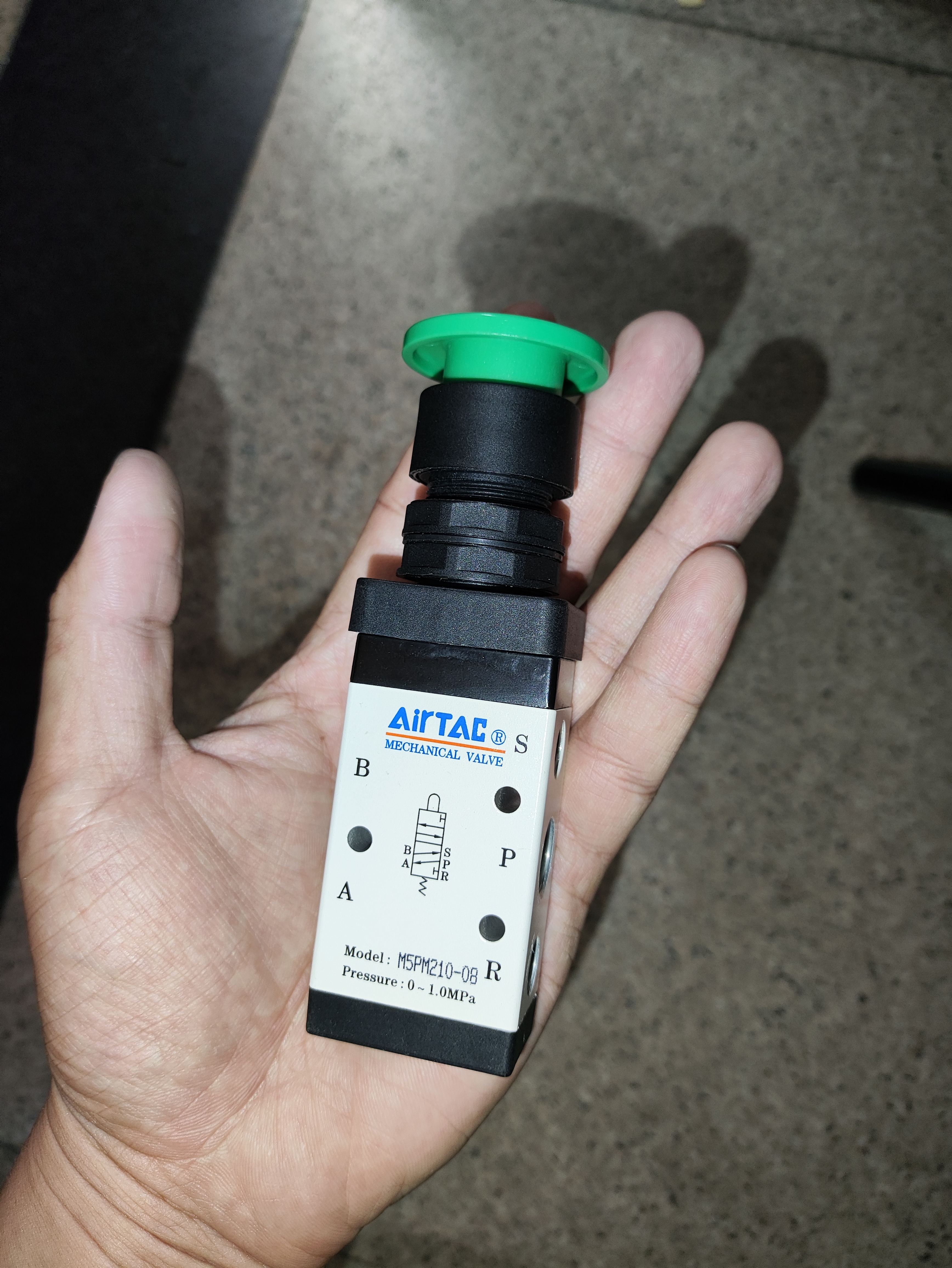 亚德客手动阀M5PM210-08