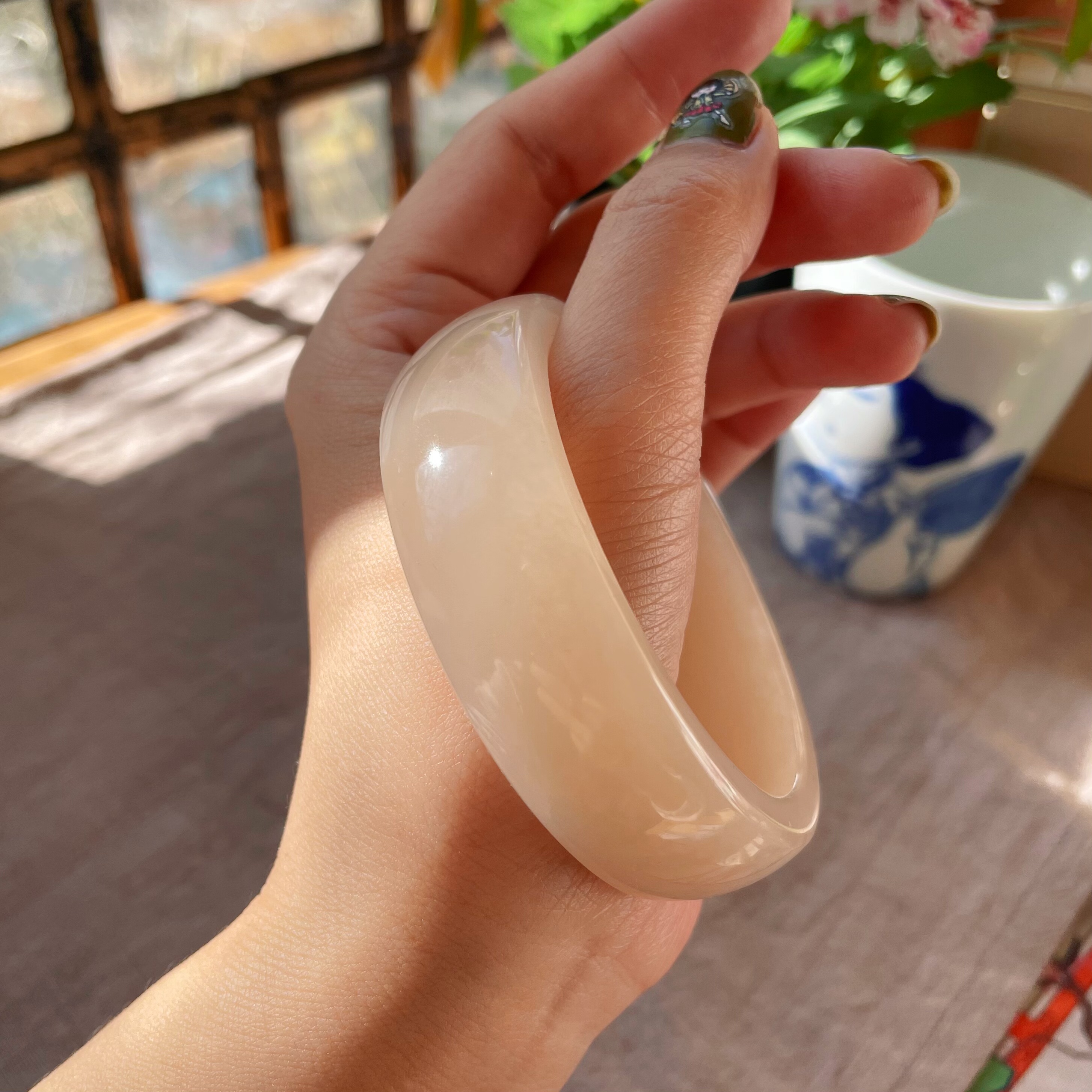 「雅布藤」粉黛和田玉手镯。宽厚版老矿料。圈口57.5mm浓郁粉色