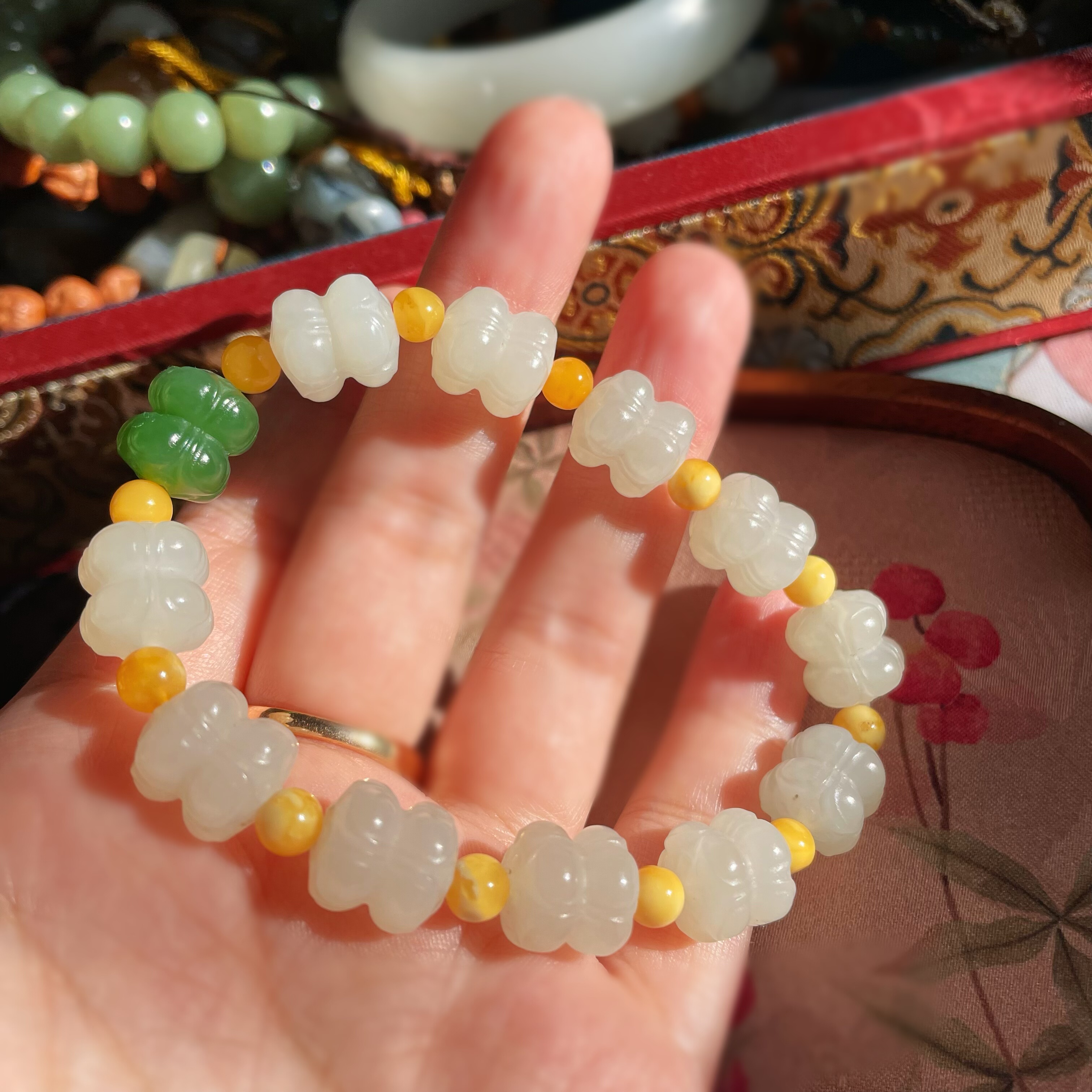 「雅布藤」好运莲莲 温润岁月。和田白玉莲花手串手链 碧玉并蒂莲